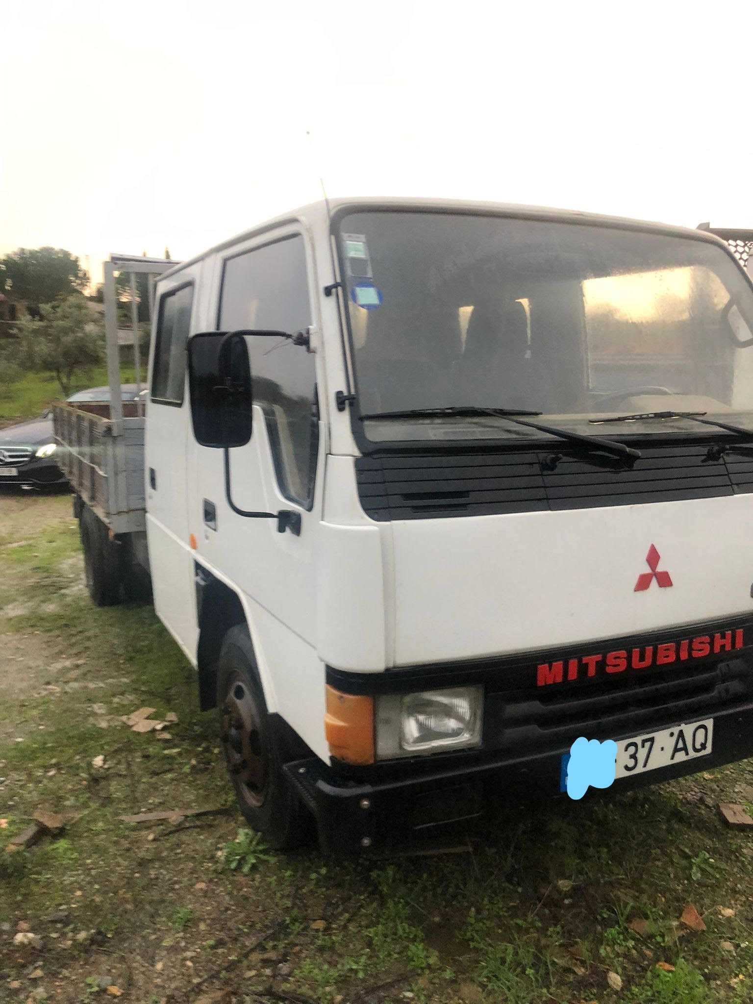 Carrinha Ligeira Canter com Dupla Cabine