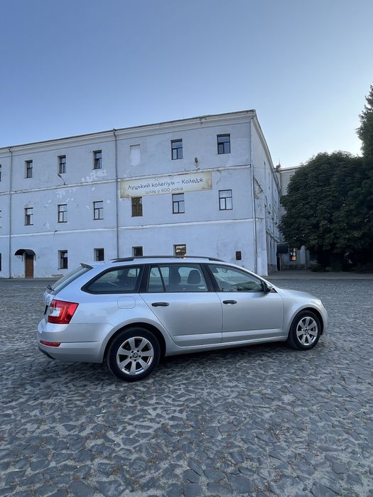 Автомобіль Skoda Octavia 2014 1.6 tdi універсал Шкода Октавія Дизель