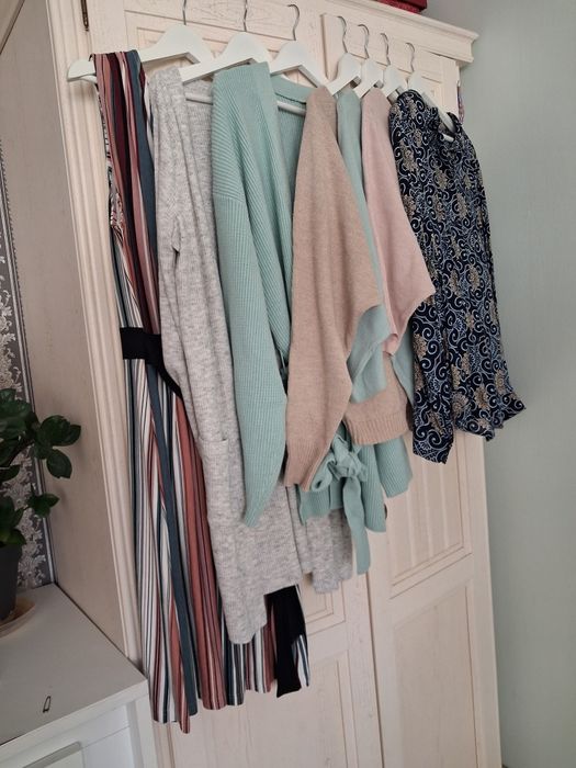 Zestaw ubrań swetry, kardigany, spodnie