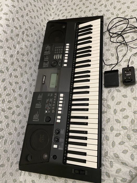 Продам синтезатор Yamaha PSR-E423 Піаніно, клавіші.