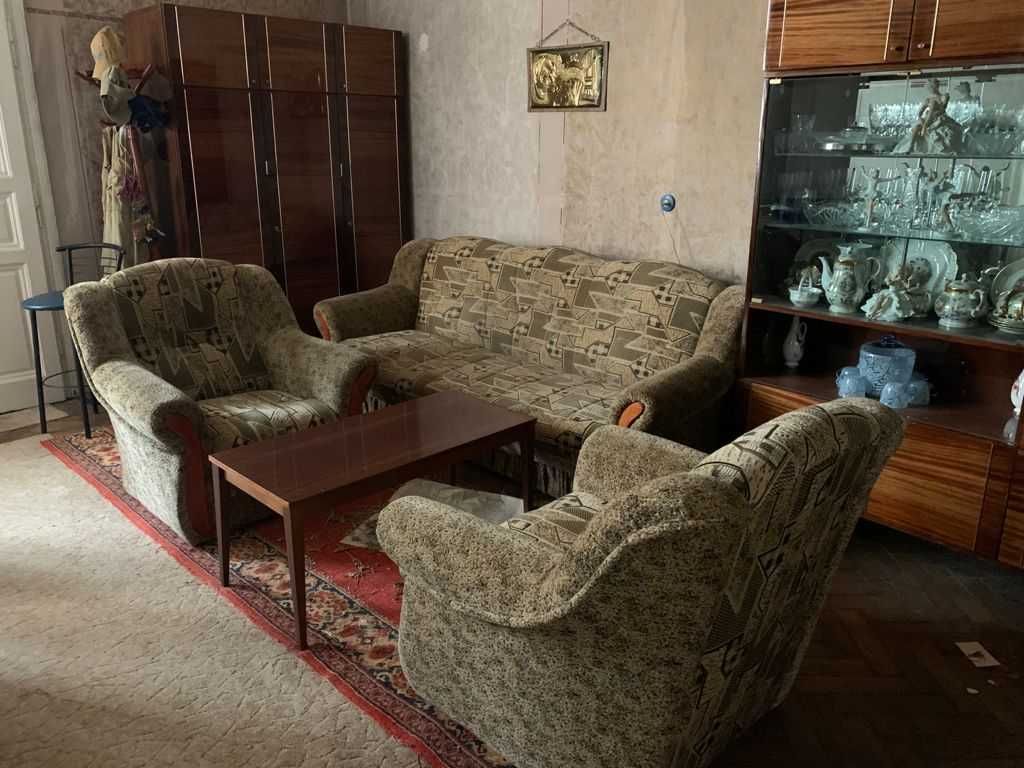 диван и два кресла