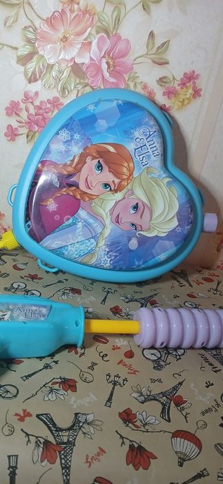 Водяний пістолет з ємкістю