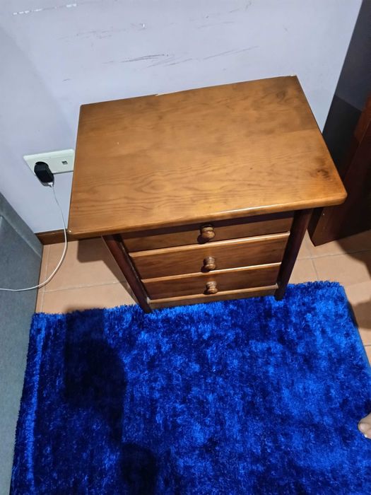 Comoda e mesas de cabeceira
