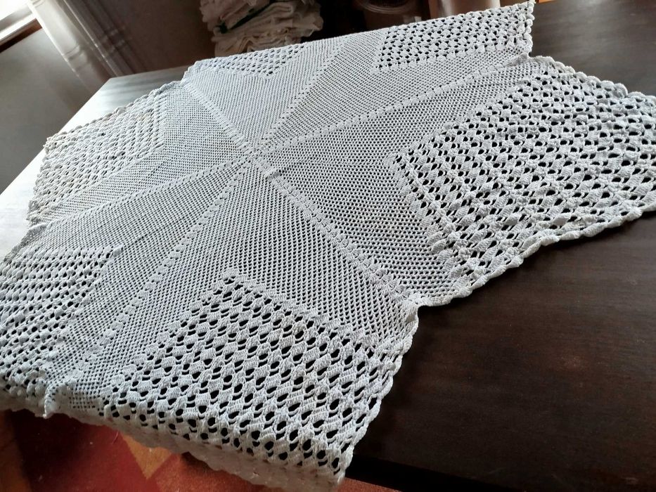 Toalha de mesa redonda em crochê feito a mão