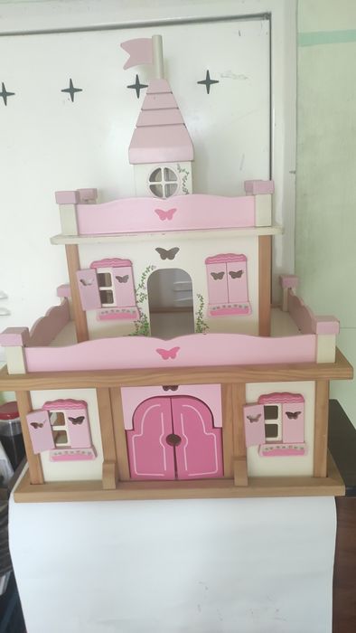 Drewniany zamek dla lalek-osobisty odbiór