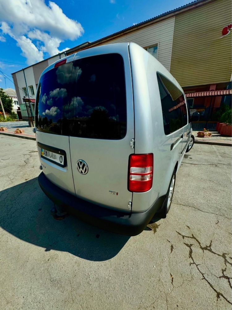 Volkswagen Кадді Caddy максібаза 2011, 1.6 .