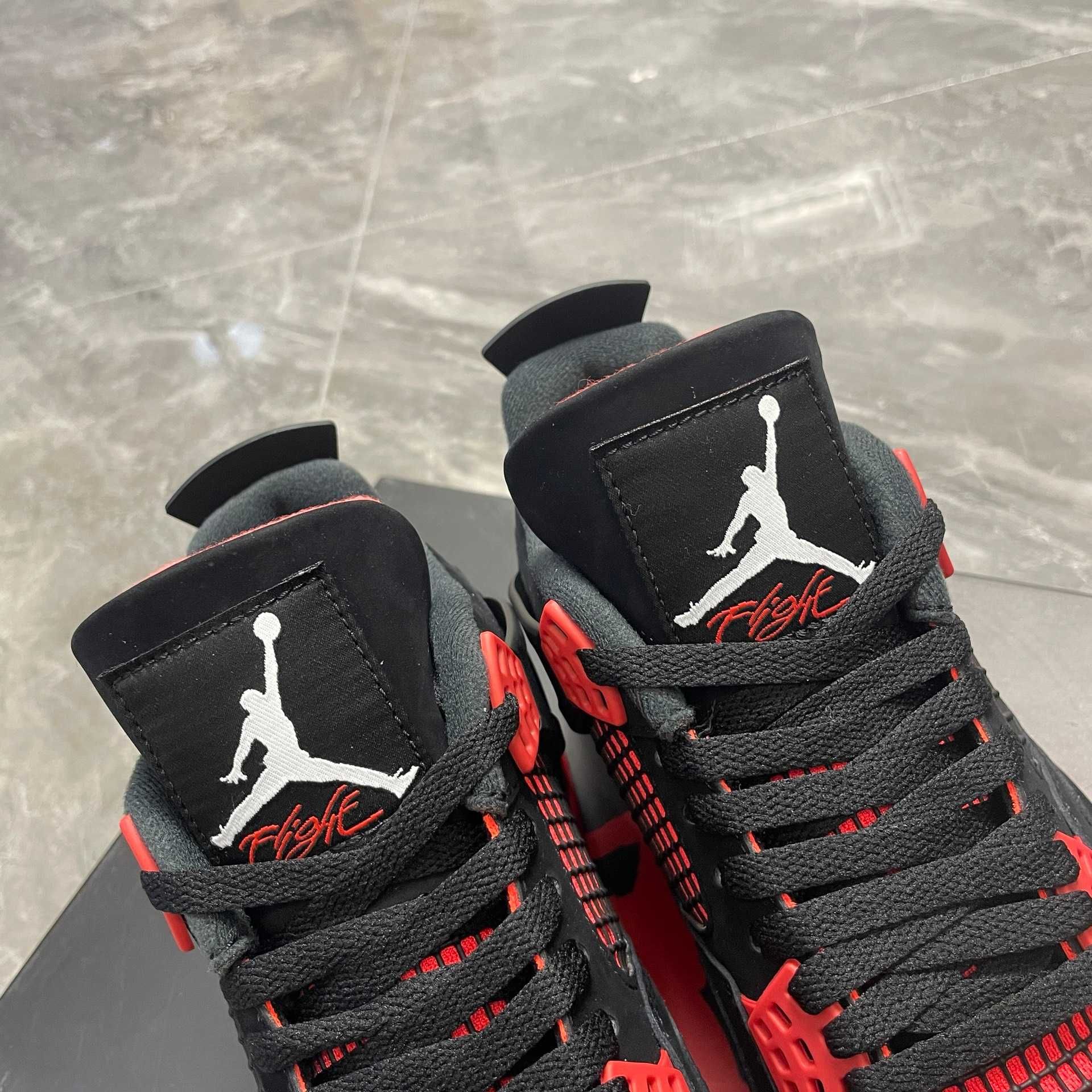 Jordan 4 Retro Red Thunder Rozmiar 43