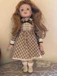 Boneca de porcelana antiga