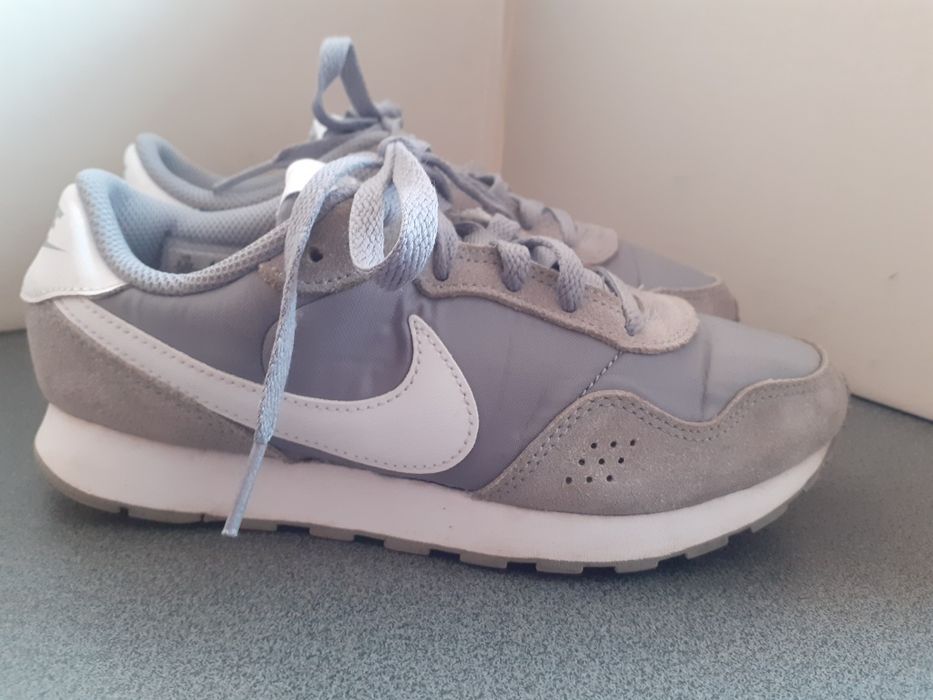 Nike шкіряні кросівки снікерси 35,5 р.