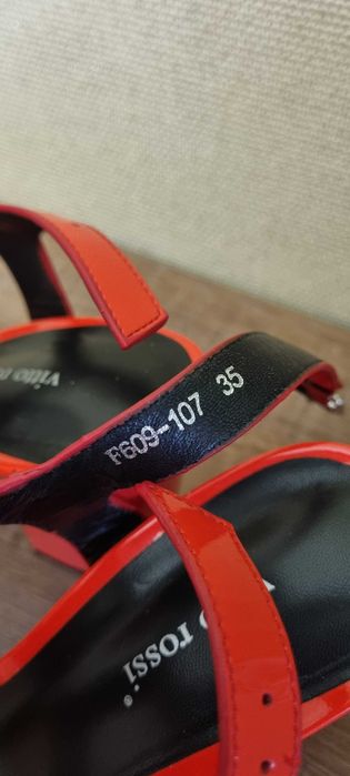 Жіночі босоніжки