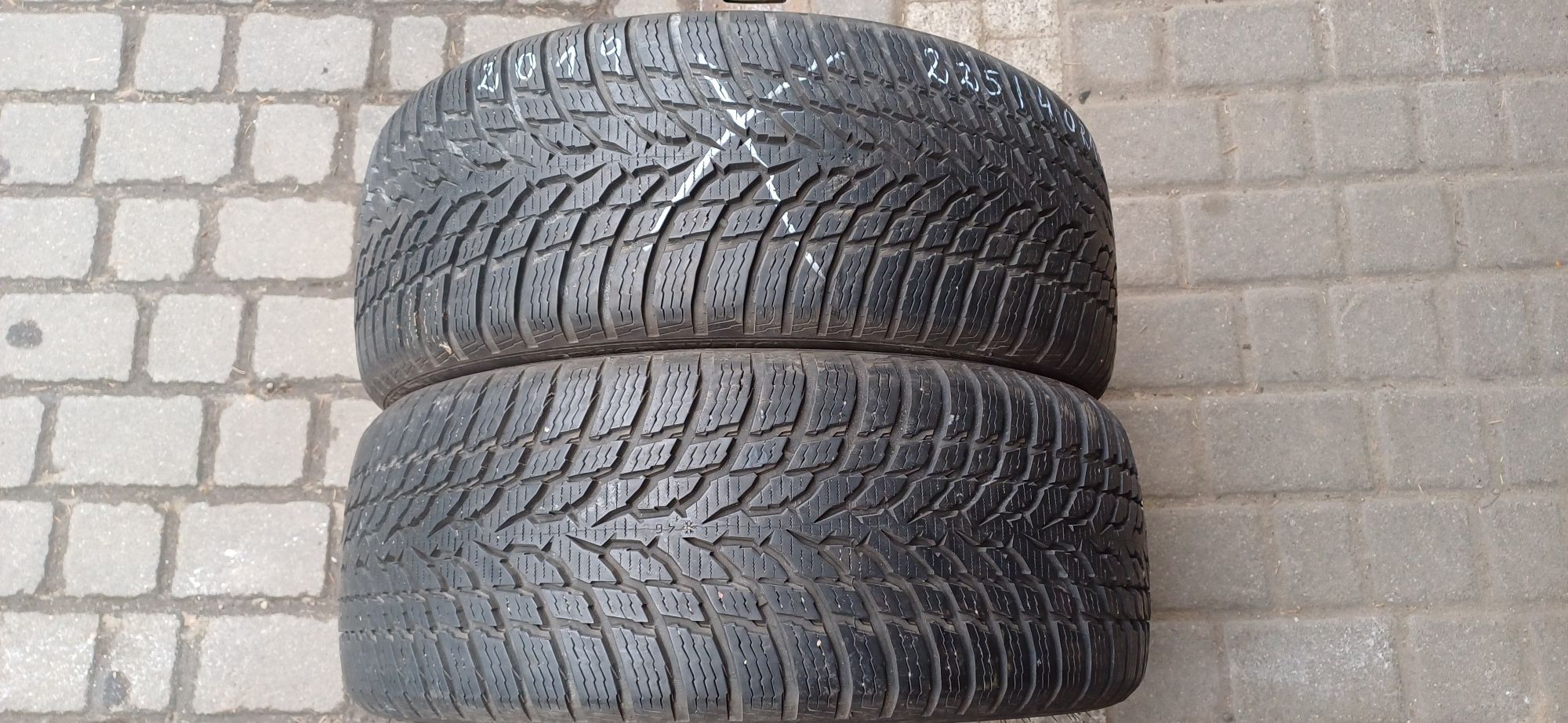 225/40R18 92V NOKIAN , dwie opony zimowe.