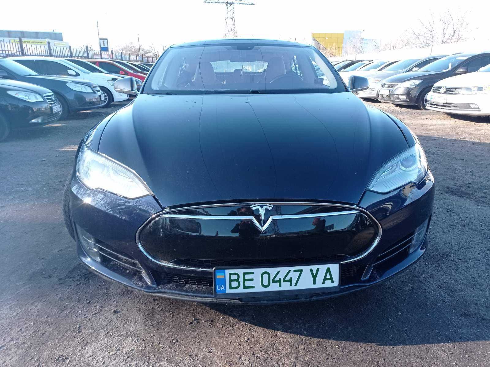 Tesla Model S 2013 року/електро