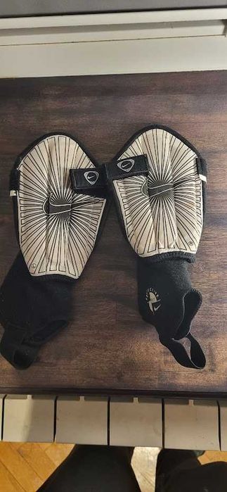 Ochraniacze piłkarskie Nike