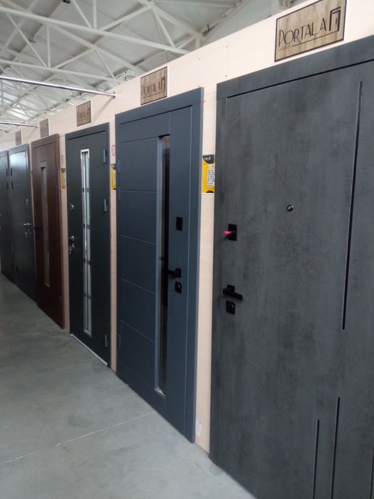 Двері металеві під ключ в квартиру, будинок Зі складу З встановленням