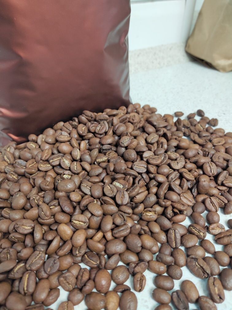 Кофе в зернах Свежеобжареный разных сортов 1кг