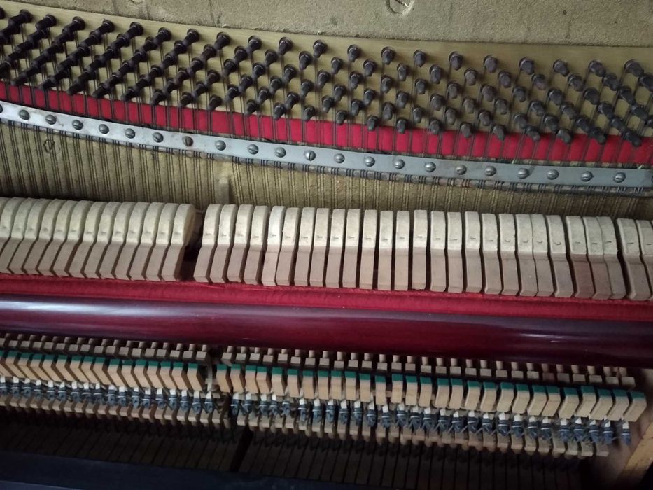 Продам фортепіано "Красный Октябрь" в хорошому стані. Без дефектів.