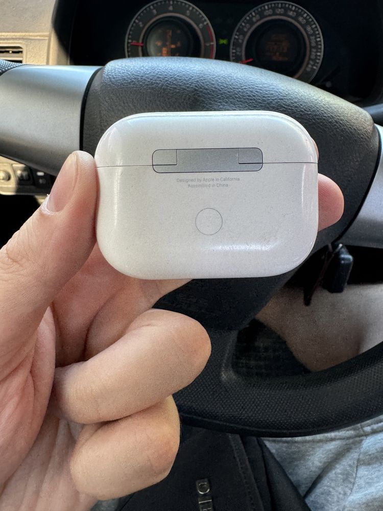 Кейс, футляр, зарядний пристрій apple airpods pro 2 A2700