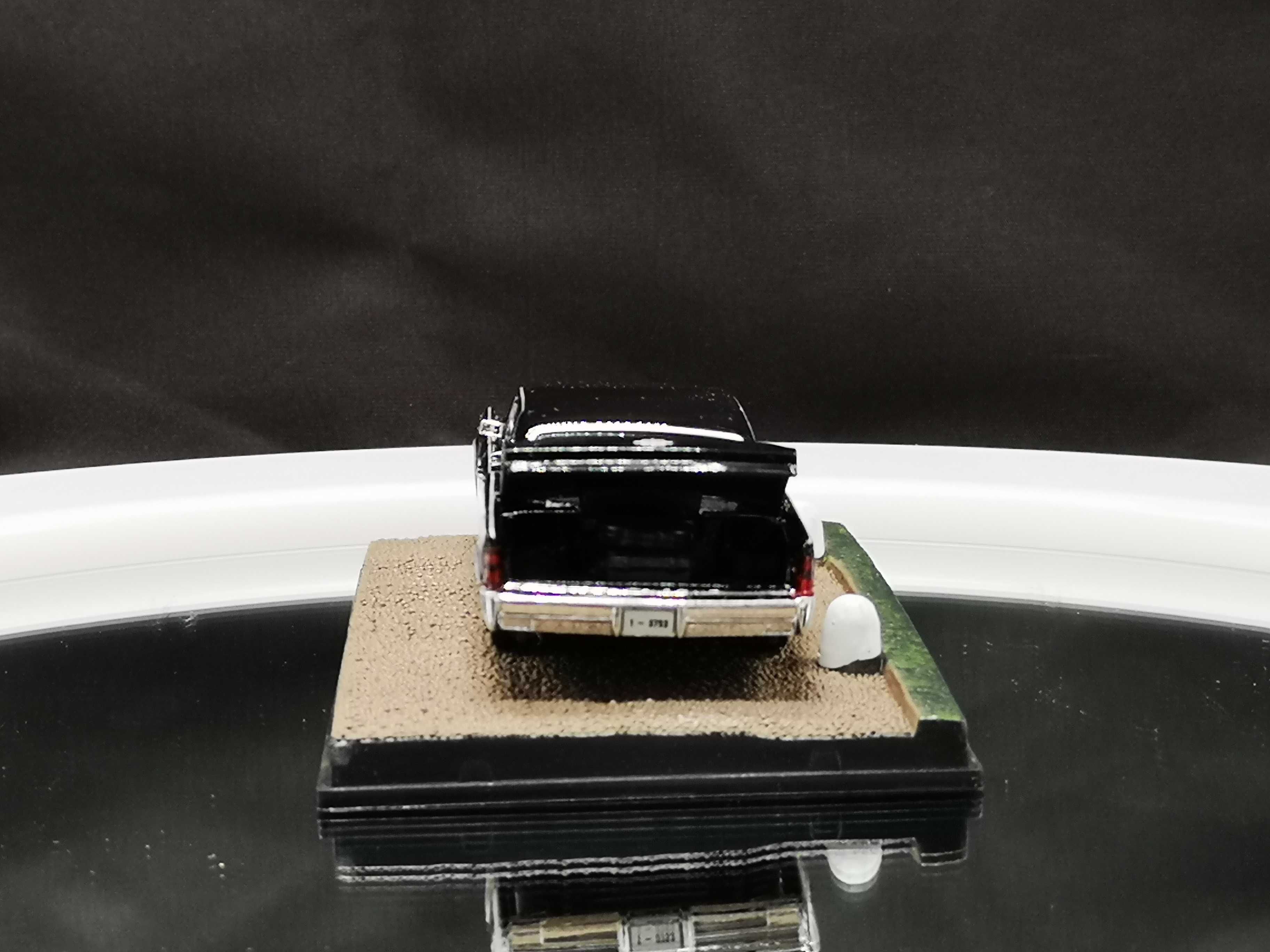 Lindo Diorama Lincoln Continental "Goldfinger"  007  1/43 da Fabbri