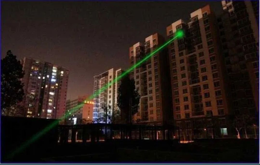 Мощная лазерная указка Green Laser 303 зелёный