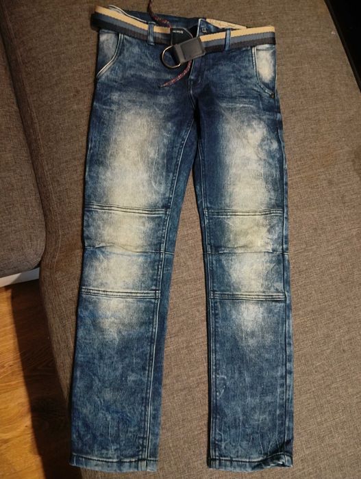 Spodnie jeansowe chłopięce z paskiem