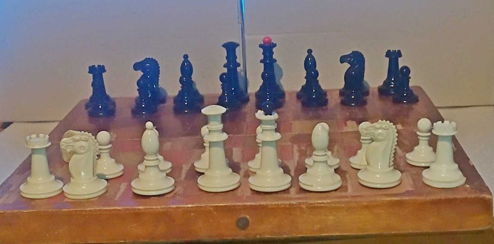 Шахматы Размер 40*40 см.