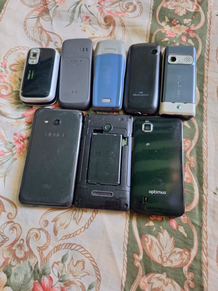 Vendo telemóveis antigos 15 euros mais portes