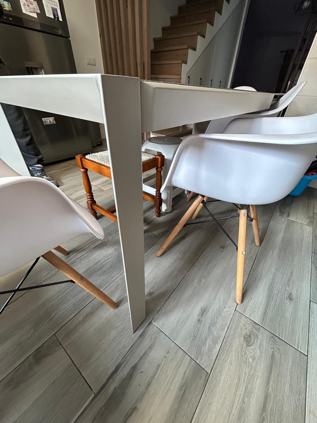 Mesa cozinha com cadeiras
