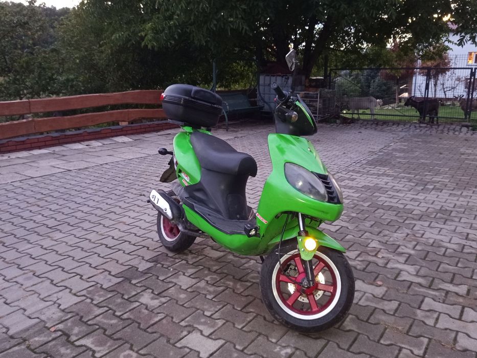 Skuter doinwestowany, do jazdy