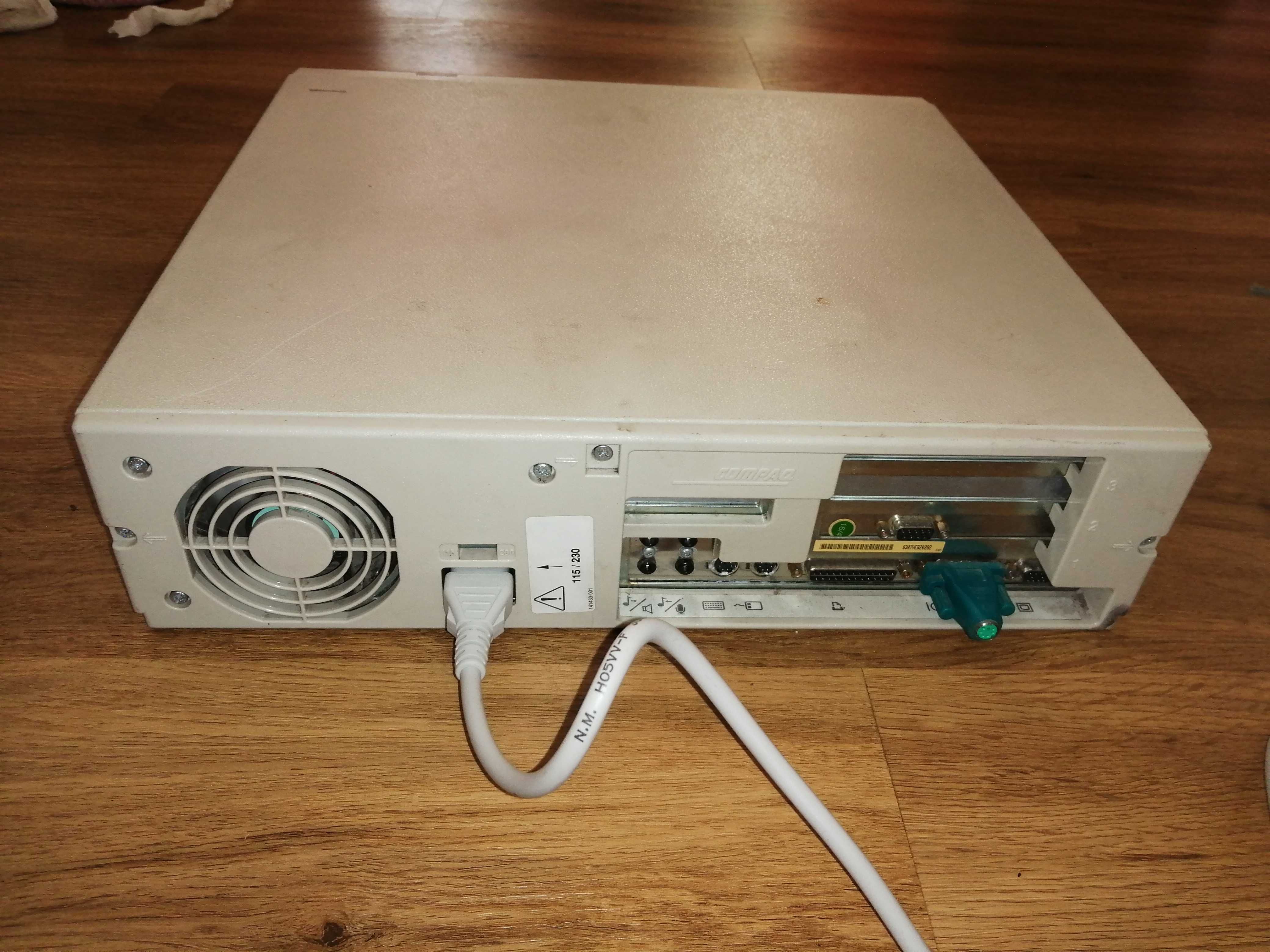 Retro komputer Deskpro 3/33i