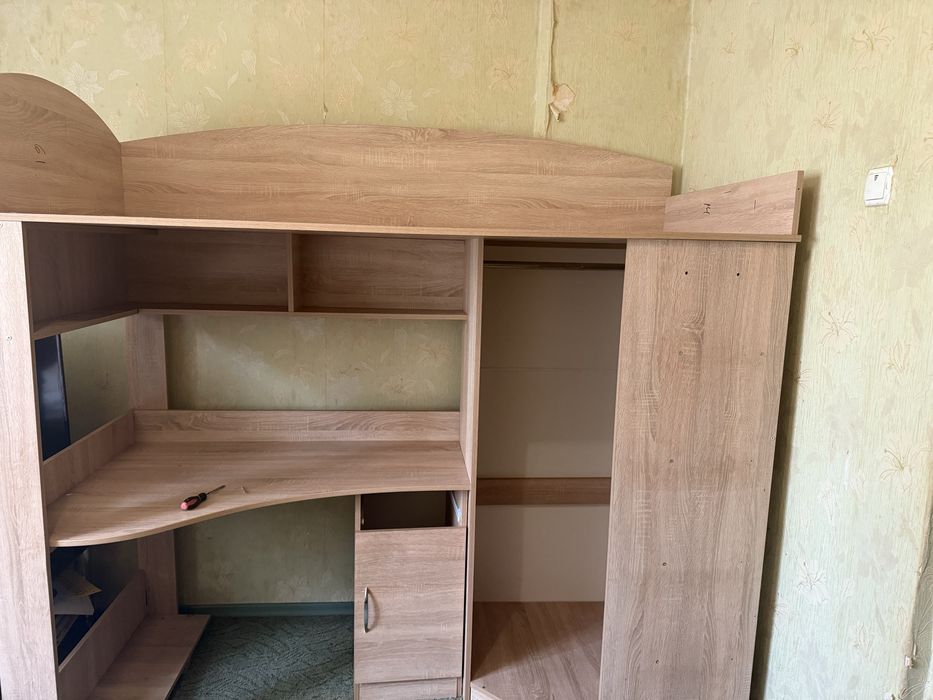 Продам кровать чердак с матрасом