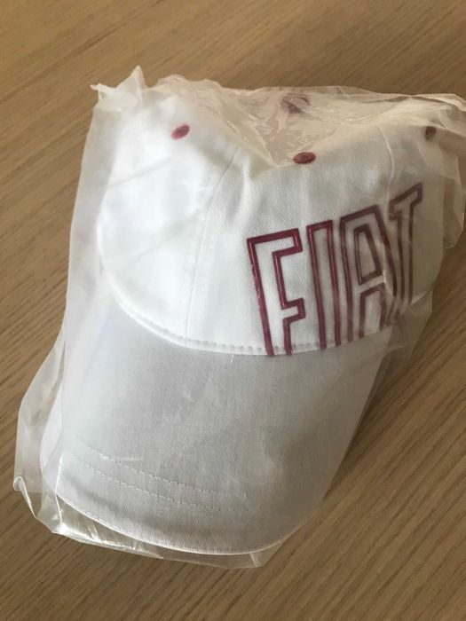 Fiat czapka z daszkiem biała uniwersalna DLA FANA FIATA ORYGINAŁ