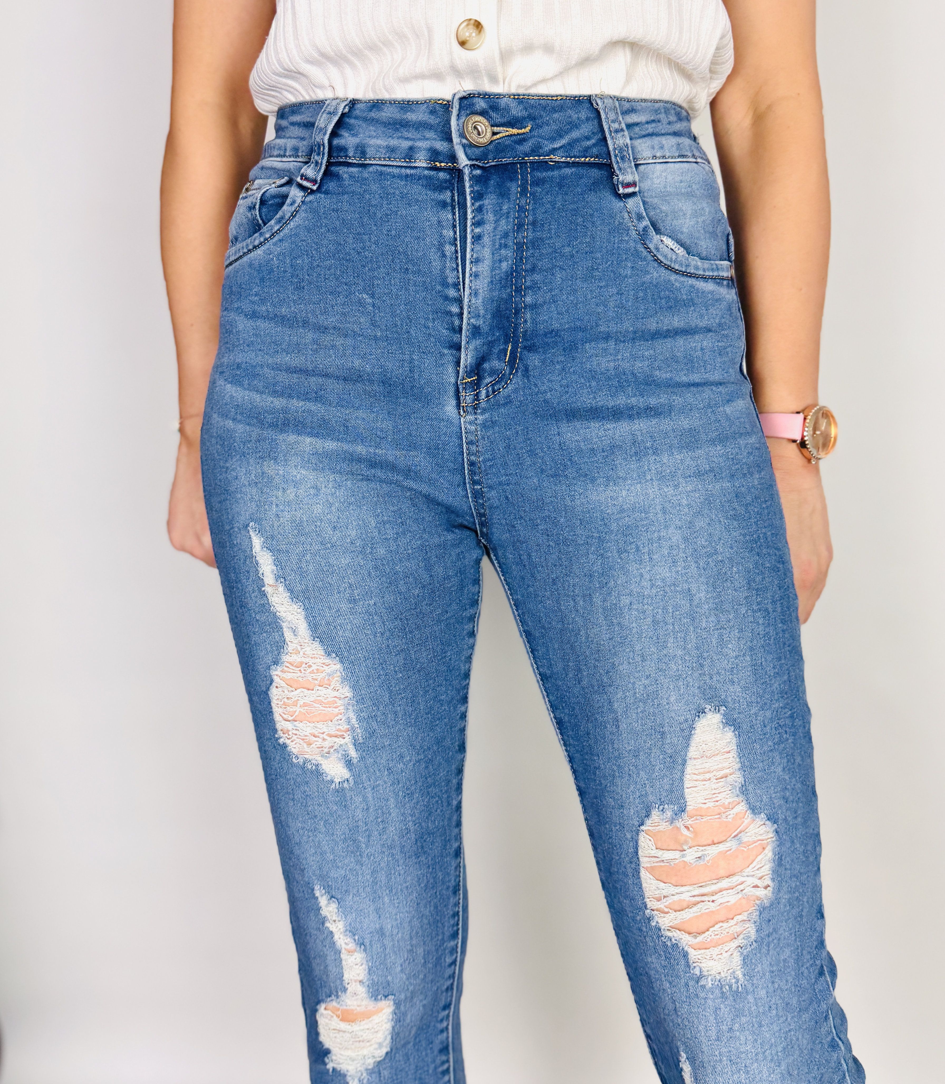 Jasnoniebieskie jeansowe spodnie rurki z przetarciami S 36