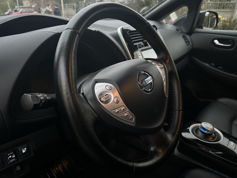 Продам Nissan Leaf
