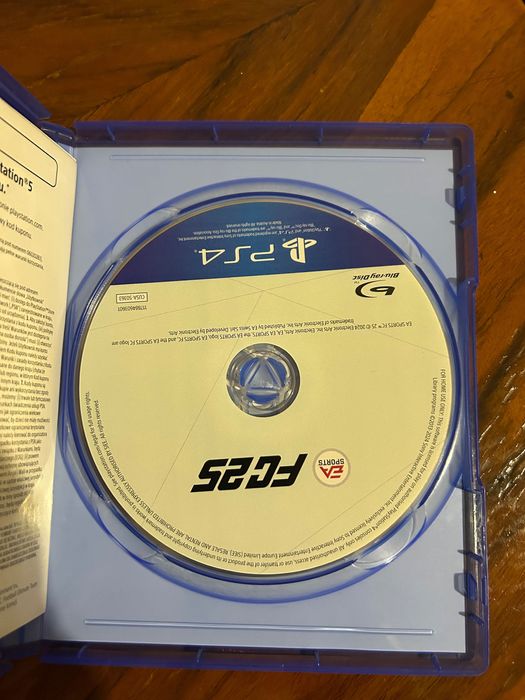 Продаю идеально новый диск с FC 25 для PS 4