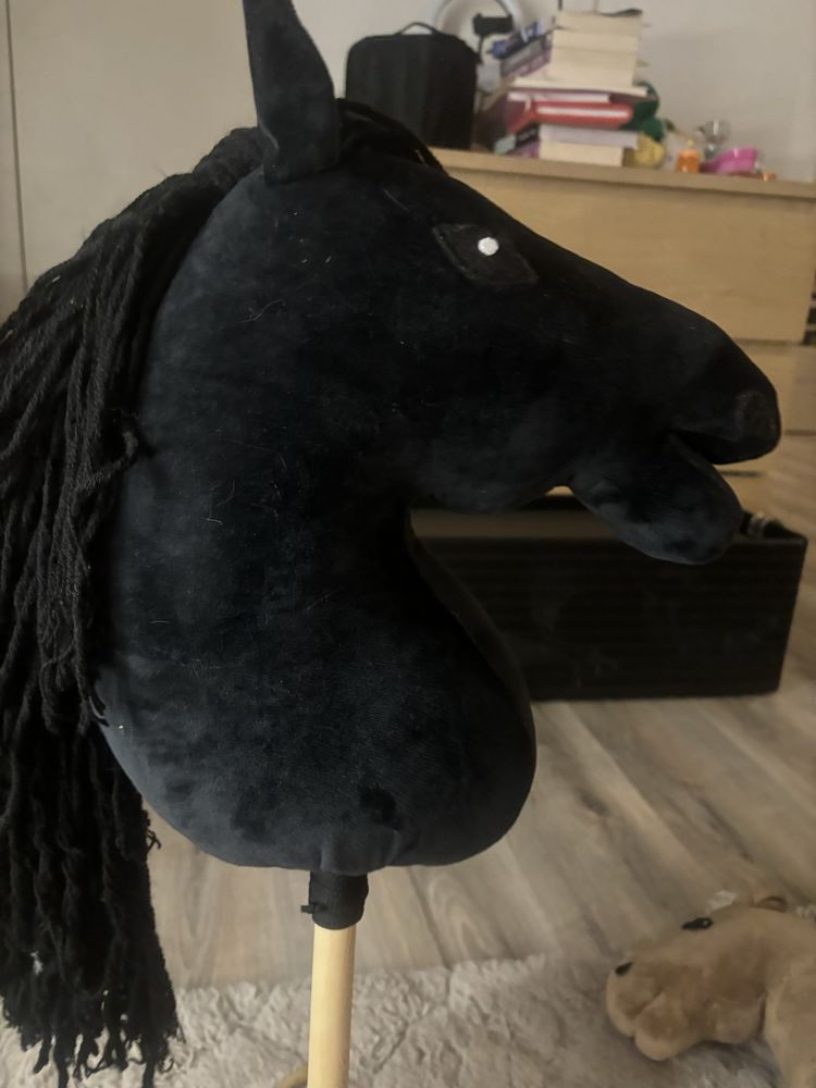 Hobby horse czarny z kantarem