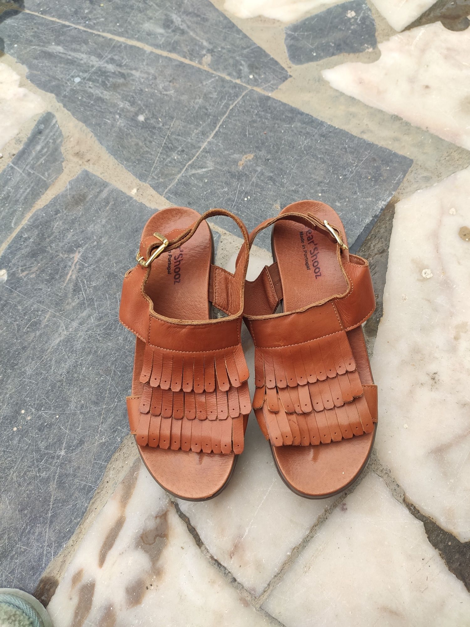 Calçado - Botas e sandálias