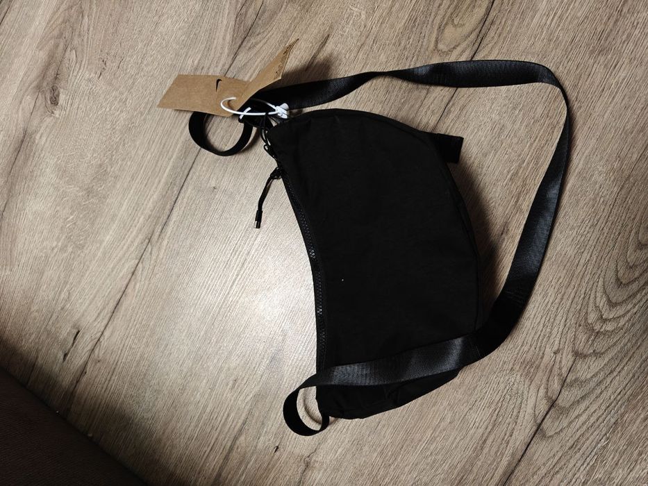 Сумка Nike Aura Crescent Crossbody Bag 4L