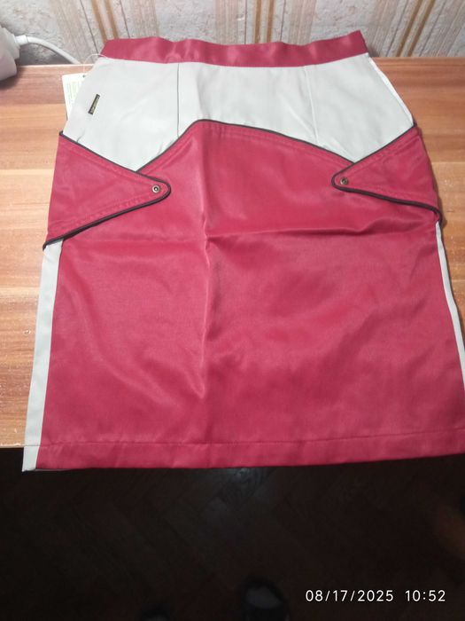 ЛОТ на Дівчинку: НОВІ Спідниці та Джинси 25 Євро/М/152-158/12-15 Років