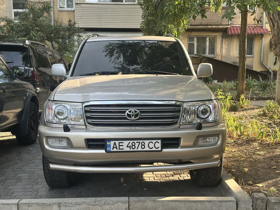 Toyota land cruiser 100