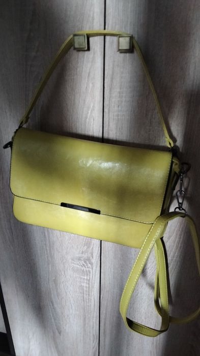 Жіноча лимонного кольору сумка..