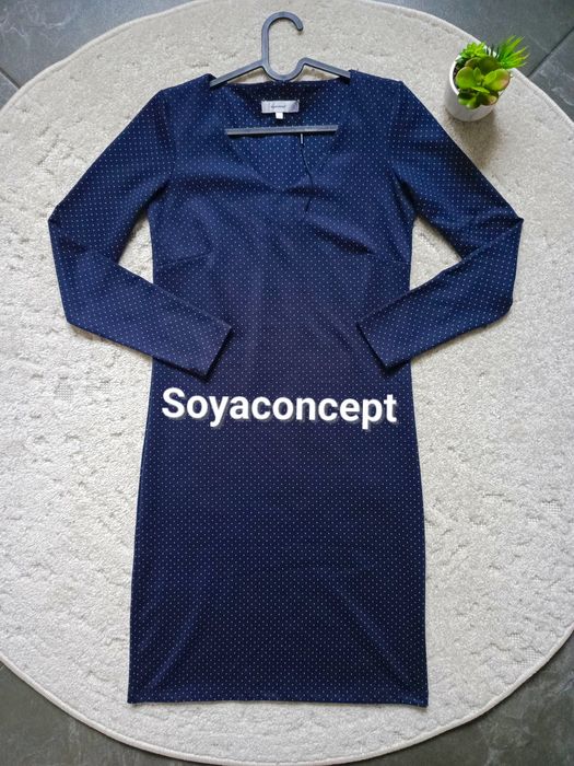 Sukienka Soyaconcept XS granatowa w kropki - elegancka i stylowa