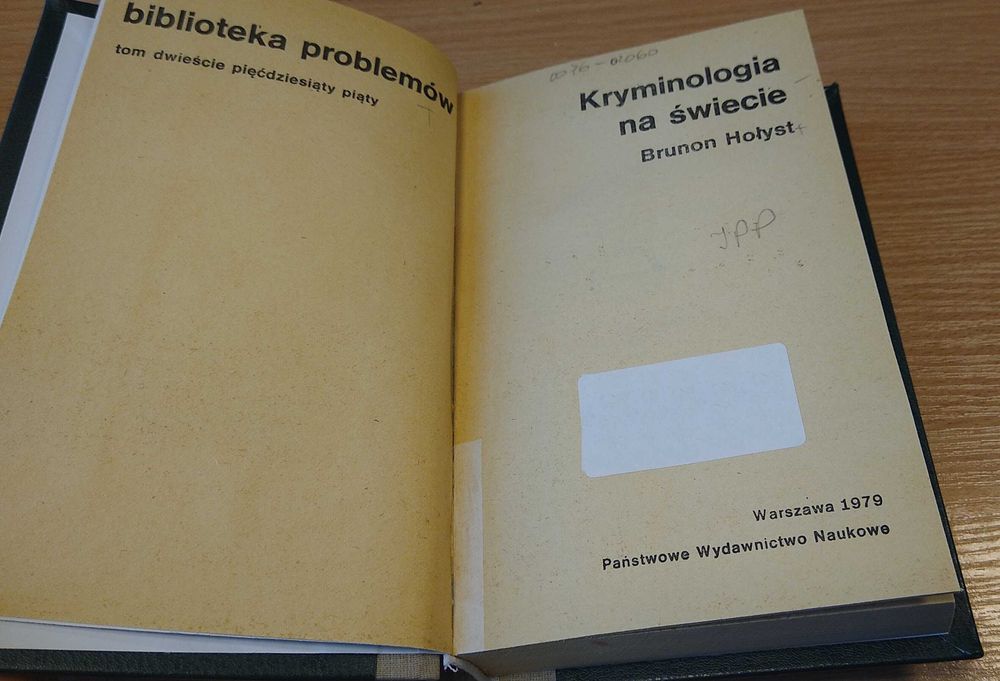 Kryminologia na świecie / Brunon Hołyst  Biblioteka Problemów t. 255
