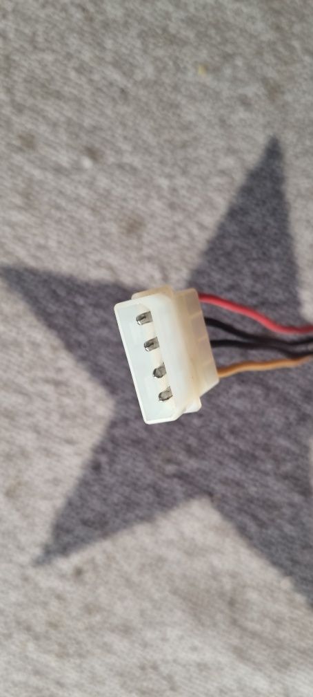 Kabel zasilający Sata ze złączem Molex