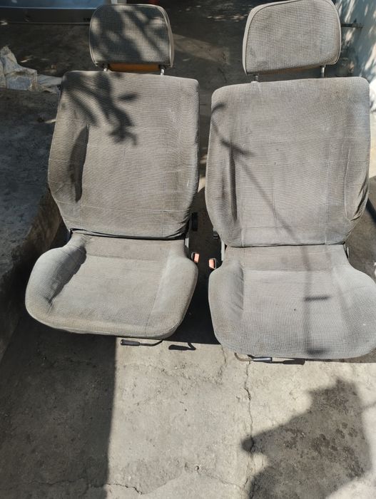 Торпеда ,сиденья , решетка радиатора и салон Опель аскона