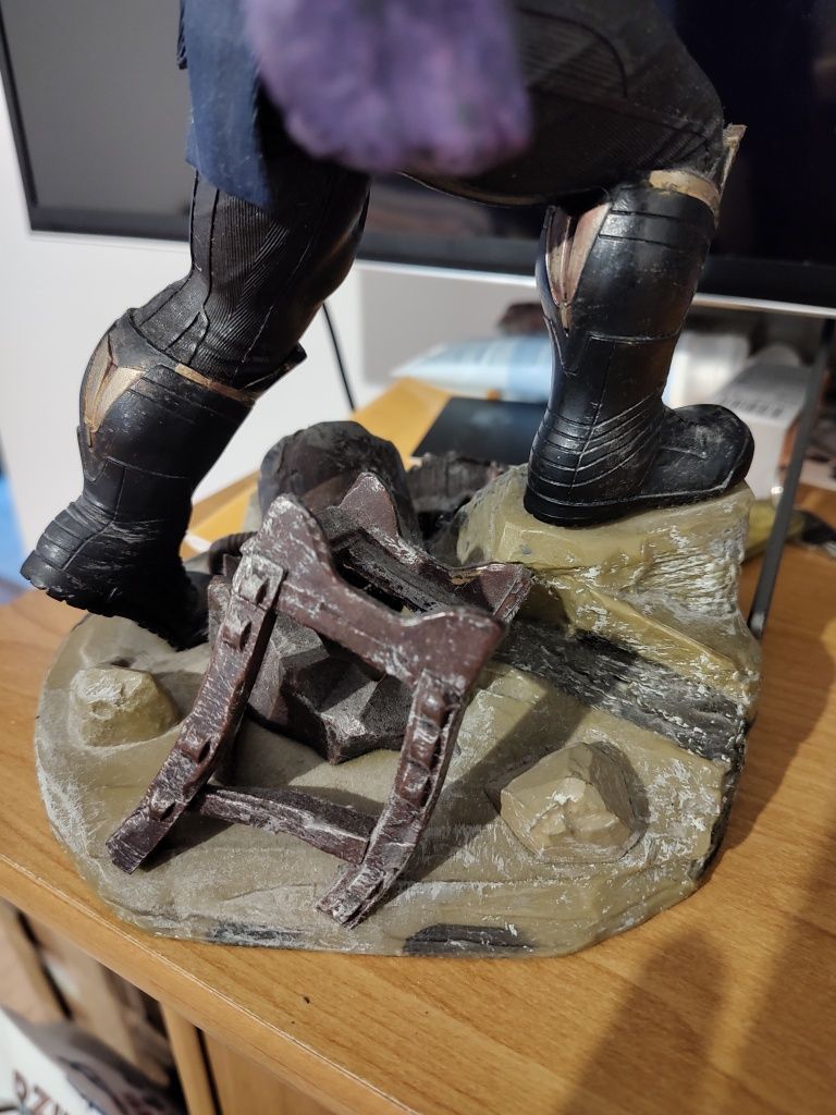 Figurka thanos 28cm pod custom diamond select Marvel Gallery