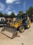 Komatsu WB93R-8  Idealny Stan - 189 tyś netto  Pierwszy właściciel WB93R-8 - 189 tyś netto - Idealny Stan!