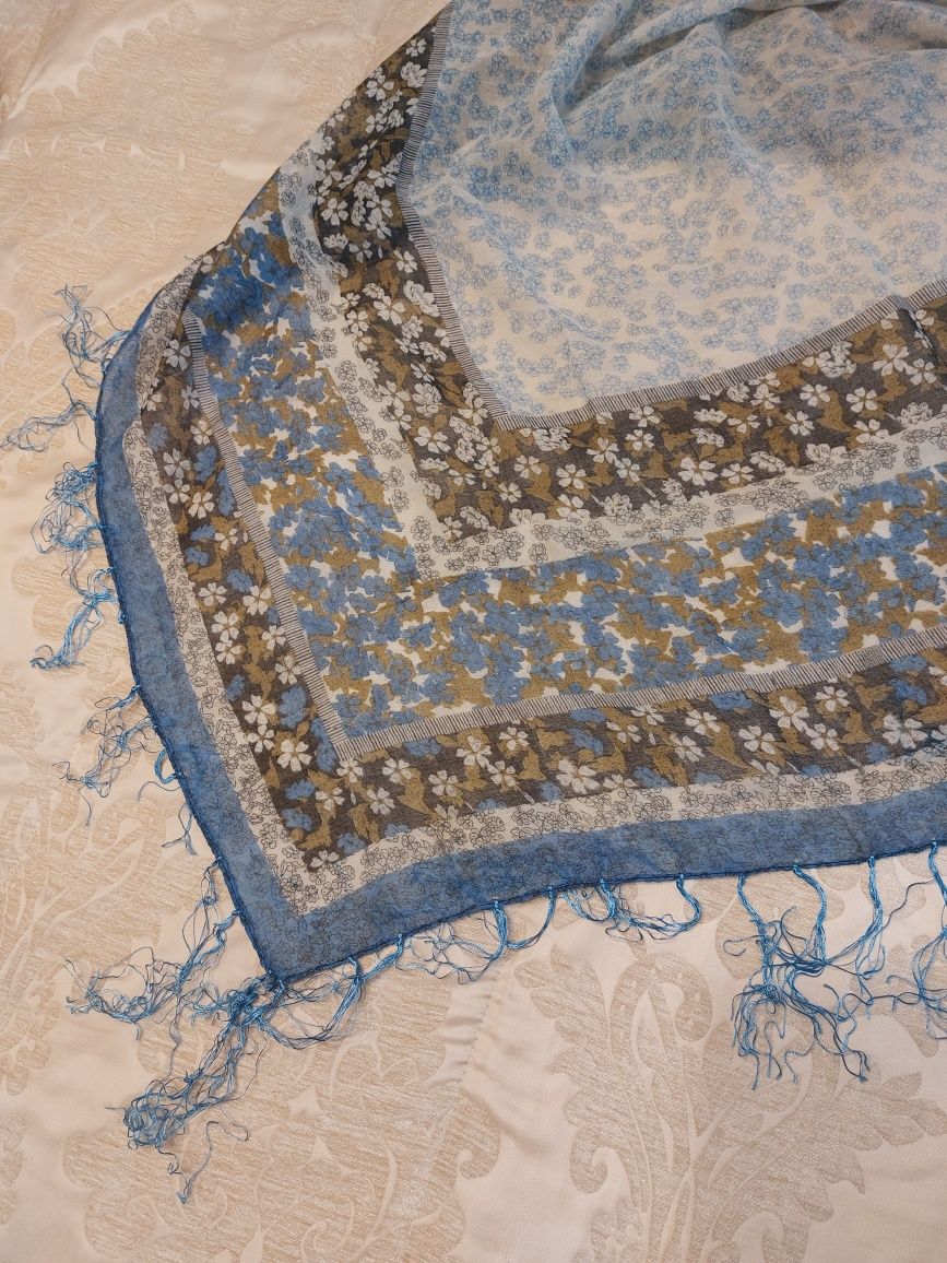 Lenço em tons de azul