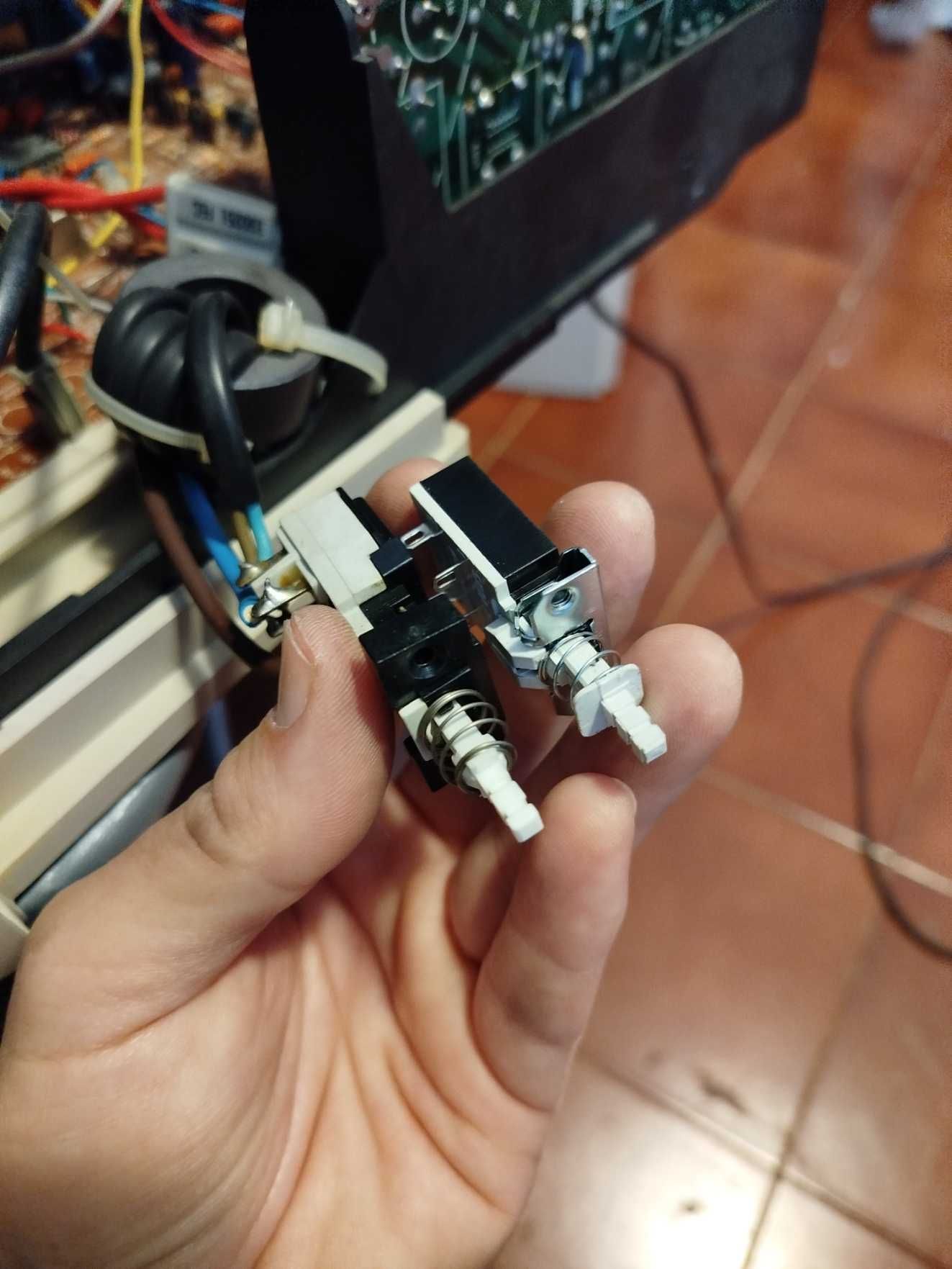Interruptor para monitores Commodore 1084, Philips CM8833