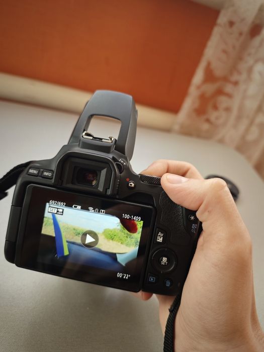 Фотоапарат CANON EOS 250D 18-55 IS STM