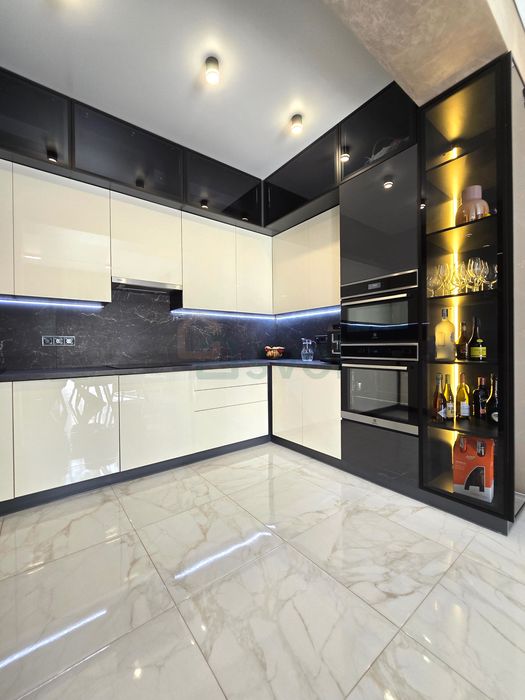 Ліс, тиша, басейн, баня, камін — все, що треба для життя. Лісова Буча